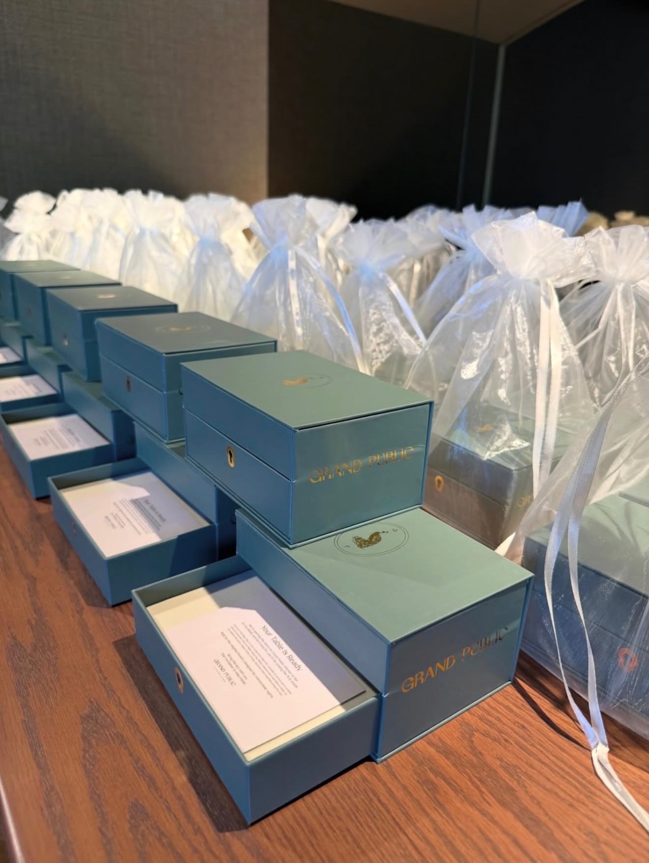 Grand Public Gift Box, closed